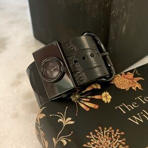 Black Marc Jacobs bracelet watch leather band